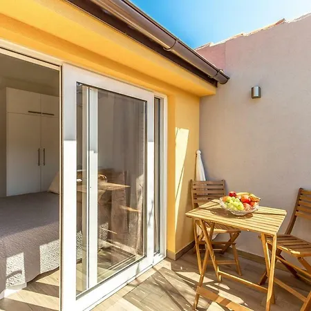 Apartment Modern Viola Near The Beach *