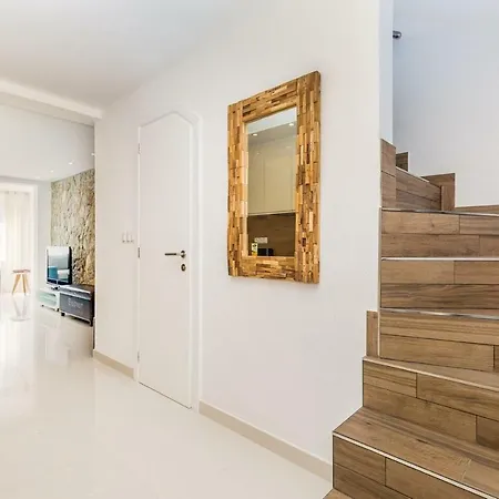 Apartment Modern Viola Near The Beach