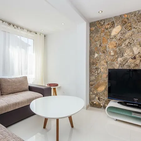 Apartment Modern Viola Near The Beach
