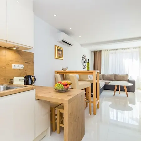 Apartment Modern Viola Near The Beach